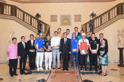 นักกีฬา MotoGP เข้าเยี่ยมคารวะ นายกรัฐมนตรี