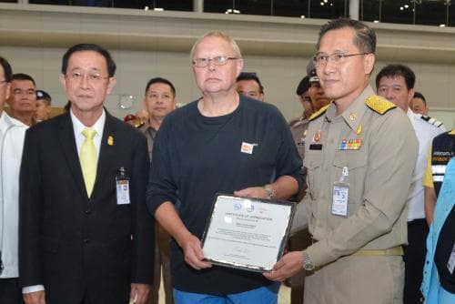 มอบประกาศนียบัตรแสดงความขอบคุณฮีโร่ชาวอังกฤษ