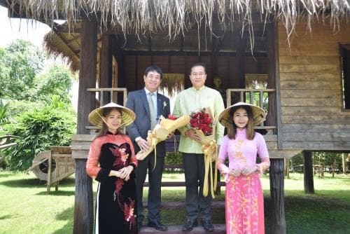 นายวีระศักดิ์ โควสุรัตน์ (รมว.กก.) เปิด"พิพิธภัณฑ์บ้านดงโฮจิมินห์" จังหวัดพิจิตร 