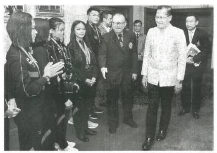 รมต.กีฬาชูเพาะกายตัวอย่างสุขภาพดี   