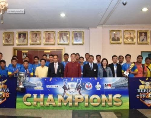 พิธีมอบรางวัลการแข่งขันฟุตบอลเยาวชน "เบอร์จาย่า มิราเคิล ไทยยูธคัพ 2018"