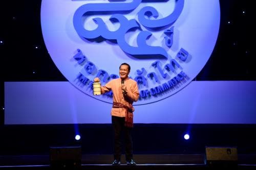 นายวีระศักดิ์ โควสุรัตน์ (รมว.กก.) กล่าวปาฐกถาพิเศษในงานสัมมนาหอการค้าแห่งประเทศไทย ครั้งที่ 36 เรื่อง "85 ปี แห่งความทุ่มเท ให้ไทยเท่ ไทยเท่าเทียม ไทยยั่งยืน"