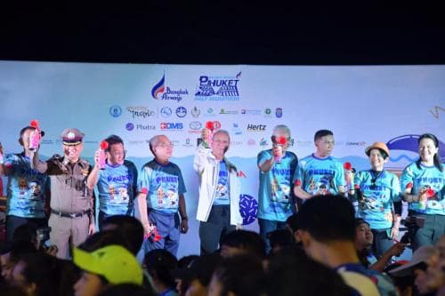 นักวิ่งทั้งชาวไทยและชาวต่างชาติ กว่า 5,000 คน ร่วมการแข่งขัน รายการ บางกอกแอร์เวย์ภูเก็ตฮาล์ฟมาราธอน ครั้งที่ 3