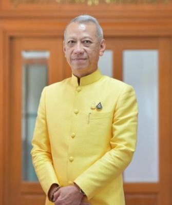 รมว.ท่องเที่ยวา สักการะสิ่งศักดิ์สิทธิ์ปและกีฬระจำกระทรวงฯ ก่อนเริ่มทำงานวันแรก