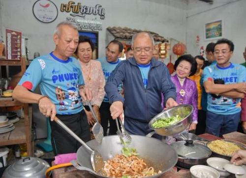 รมว.ท่องเที่ยว เยี่ยมชมชุมชนท่องเที่ยวย่านเมืองเก่าภูเก็ต