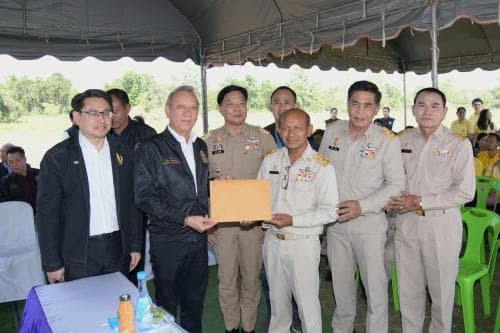 รมว.ท่องเที่ยวและกีฬา ลงพื้นที่สนามกีฬาอำเภอพนมทวน ติดตามและแก้ปัญหาสนามกีฬารกร้าง ขาดการใช้ประโยชน์
