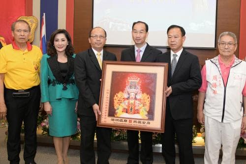 ผช.ปลัดกระทรวงการท่องเที่ยวและกีฬา ให้การต้อนรับเจ้าแม่ทับทิม