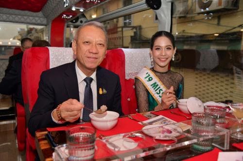 รมว.พิพัฒน์ นำคณะฯ นั่งบัสสองชั้น Thai Bus Food Tour ชมเมืองรอบเกาะรัตนโกสินทร์