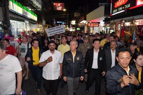 รมว.พิพัฒน์ เยี่ยมผู้ประกอบการท่องเที่ยว Walking Street พัทยา
