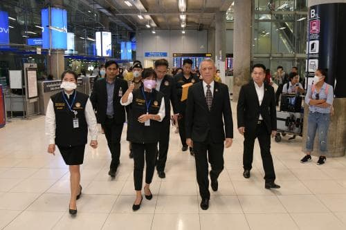 รมว.ท่องเที่ยวและกีฬา ตรวจเยี่ยมการปฏิบัติงานด่านควบคุมโรคท่าอากาศยานสุวรรณภูมิ ร่วมกับคณะรัฐมนตรี พร้อมสร้างความเชื่อมั่นให้กับนักท่องเที่ยว