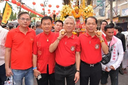 รมว.พิพัฒน์ เปิดประตูศาล พิธีอัญเชิญพระออกจากศาล ในงานวันตรุษจีน ประเพณีแห่พระสะเดาะเคราะห์ ประจำปี 2563 และฉลองครบรอบปีที่ 62 การก่อตั้งมูลนิธิมิตรภาพสามัคคี (ท่งเซียเซี่ยงตึ๊ง)