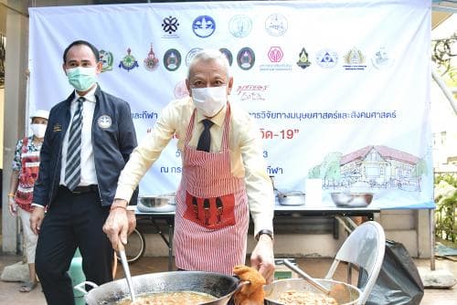 ก.ท่องเที่ยวฯ จัดกิจกรรม "อิ่มท้อง อิ่มใจ สู้ภัยโควิด-19" มอบผู้แทนชุมชนนำอาหารแจกจ่ายบรรเทาทุกข์ผู้ได้รับผลกระทบ