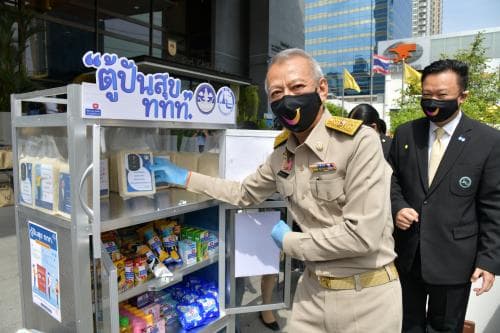 รมว.ท่องเที่ยวและกีฬา เปิดตู้ปันสุข ททท. ประเดิมบริการวันแรก "ปันสุขให้ชาวสวน ปันสุขให้ชุมชน"