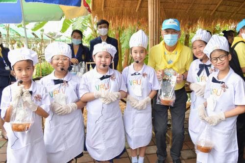 รมต.พิพัฒน์ ร่วมทำกิจกรรม "VALAYA จิตอาสา ปณิธานความดี ทำดีเริ่มได้ที่ใจเรา"