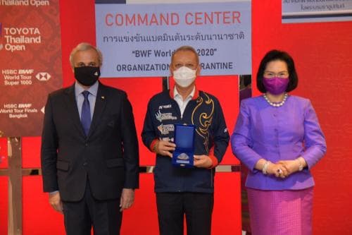 รมว.พิพัฒน์รับมอบเหรียญขอบคุณจาก มร.จาว มาโตส รองประธานสหพันธ์แบดมินตันโลก