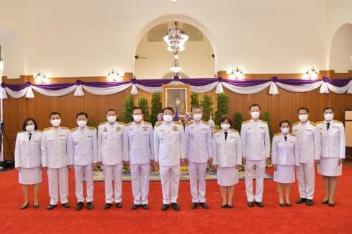 กระทรวงการท่องเที่ยวและกีฬา นำแจกันดอกไม้ทูลเกล้าฯ ถวายเบื้องหน้าพระฉายาลักษณ์ สมเด็จพระกนิษฐาธิราชเจ้า กรมสมเด็จพระเทพรัตนราชสุดาฯ สยามบรมราชกุมารี พร้อมลงนามถวายพระพร เนื่องในโอกาสวันคล้ายวันพระราชสมภพ 2 เมษายน 2564 