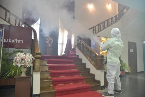 ก.ท่องเที่ยวและกีฬา ดำเนินการฉีดพ่นน้ำยาฆ่าเชื้อไวรัสโคโรนา 2019 (COVID-19) บริเวณอาคารสำนักงาน
