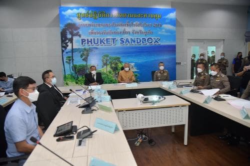 รมว.พิพัฒน์ ร่วมแถลงข่าวแก่สื่อมวลชนภายหลังการประชุมหารือกรณีนักท่องเที่ยวชาวต่างชาติเสียชีวิตบริเวณน้ำตกโตนอ่าวยน ต.วิชิต อ.เมือง จ.ภูเก็ต