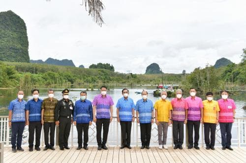 รมว.ท่องเที่ยวและกีฬา ร่วม ครม.  เยี่ยมชมวิถีชีวิตชุมชนท่องเที่ยว ต.หนองทะเล อ.เมืองกระบี่ เป็นชุมชนต้นแบบวิถีอนุรักษ์ แนะให้ร่วมกันพัฒนาพื้นที่ เป็นเจ้าบ้านที่ดี สร้างความประทับใจแก่นักท่องเที่ยวที่มาเยือน