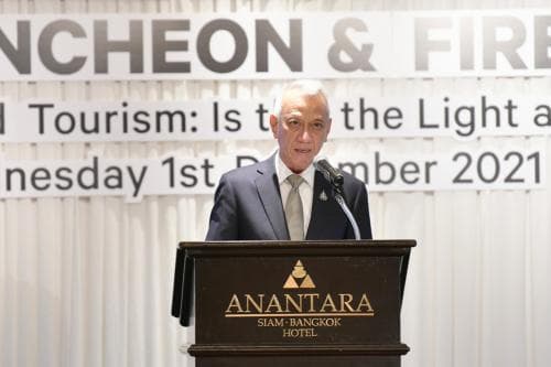 รมว.พิพัฒน์ เป็นประธานในงานเสวนาระหว่างรับประทานอาหารกลางวัน หัวข้อ "Reopening Thailand Tourism: Is This The Light at The End of The Tunnel"