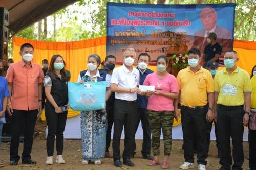 รมว.พิพัฒน์ ลงพื้นที่บ้านโคกทราย หมู่ที่ 4 ตำบลโพรงจระเข้ อำเภอย่านตาขาว จังหวัดตรัง เพื่อเป็นประธานในพิธีมอบบ้านให้แก่ผู้ประสบภัยน้ำป่าไหลหลาก