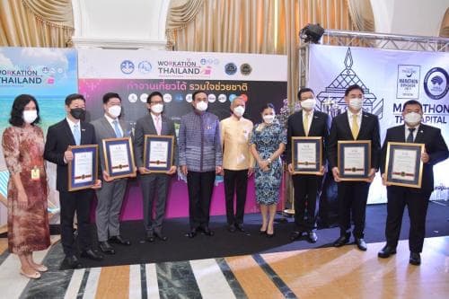 ททท. จัดพิธีมอบโล่ประกาศเกียรติคุณแก่หน่วยงาน ภายใต้โครงการ "Workation Thailand ทํางานเที่ยวได้ รวมใจช่วยชาติ" ร่วมผลักดันเศรษฐกิจไทยอย่างยั่งยืน