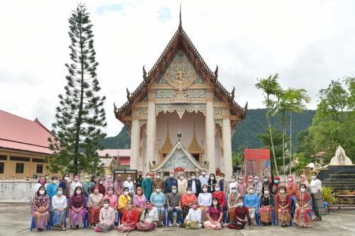 รมว. ท่องเที่ยวและกีฬา เข้าสักการะสิ่งศักดิ์สิทธิ์คู่บ้านคู่เมืองจังหวัดสตูล เพื่อความเป็นสิริมงคลในโอกาสเดินทางมาปฏิบัติราชการในพื้นที่จังหวัดสตูล