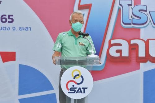 รมต.พิพัฒน์ เปิดกิจกรรม CSR กกท. "1 โรงเรียน 1 ลานกีฬา"