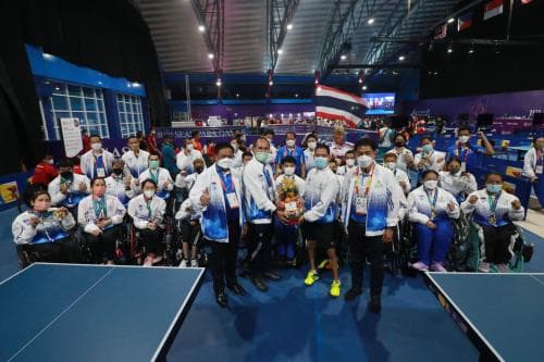 มอบเหรียญรางวัลนักกีฬาเทเบิลเทนนิสทีมชาติไทย ชุดสู้ศึกอาเซียนพาราเกมส์