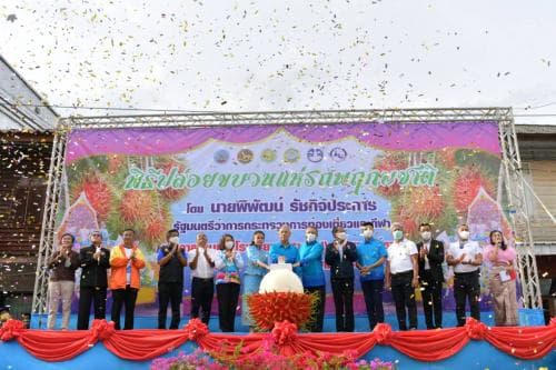 รมว.ท่องเที่ยวและกีฬา ลงพื้นที่จังหวัดสุราษฎร์ธานี ร่วมงานเทศกาลเงาะโรงเรียนนาสาร (GI) ครั้งที่ 30