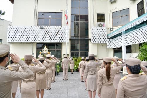 ปลัดกระทรวงการท่องเที่ยวและกีฬา พร้อมด้วยคณะผู้บริหารกระทรวงฯ ร่วมกิจกรรมเคารพธงชาติ และร้องเพลงชาติไทย เนื่องในวันพระราชทานธงชาติไทย 28 กันยายน