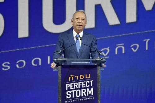 รมว.พิพัฒน์ ขึ้นกล่าวปาฐกถาพิเศษในงานสัมมนา ท้าชน PERFECT STORM ทางรอดเศรษฐกิจไทย