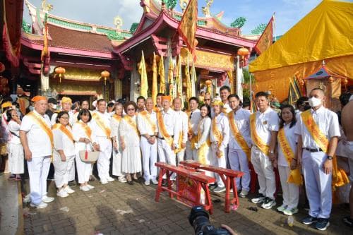 รมว.พิพัฒน์ ร่วมแห่พระสืบสานประเพณียิ่งใหญ่ถือศีลกินผักจังหวัดภูเก็ต