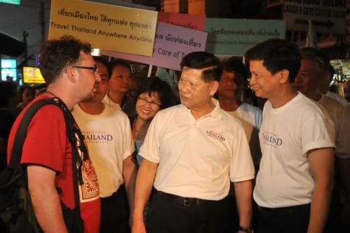 รมว. กก. ลงพื้นที่ สร้างความมั่นใจให้กับนักท่องเที่ยวย่านถนนข้าวสารและถนนสุขุมวิท(ซอยนานา)