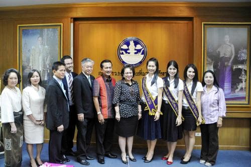  ชมรมกุลสตรีไทย..น้ำใจงาม เข้าเยี่ยมเพื่อขอบคุณ