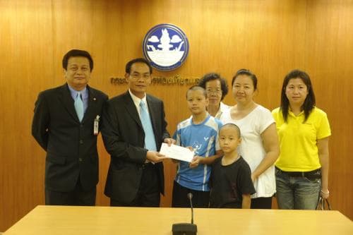  ปลัดกระทรวงการท่องเที่ยวและกีฬามอบเงินช่วยเหลือครอบครัว ด.ต.ปราโมทย์ ธีระวิวัฒน์ อดีตนักกีฬาแบดมินตันทีมชาติไทย 