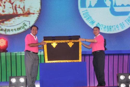 เปิดงานสุพรรณหรรษา