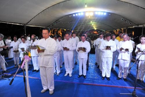 รัฐมนตรีว่าการกระทรวงท่องเที่ยวและกีฬาเป็นประธานในพีธีเปิดงานถือศีลกินผักจังหวัดตรังประจำปี ๒๕๕๖