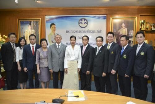 รมว.กระทรวงการท่องเที่ยวและกีฬา มอบนโยบายให้แก่ผู้บริหารและบุคลากรของกระทรวง
