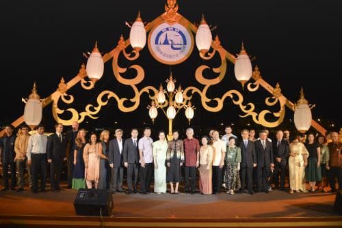 เทศกาลสีสันแห่งสายน้ำ มหกรรมลอยกระทงประจำปี 2557