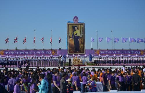 ตักบาตรเฉลิมพระเกียรติพระเทพฯ5รอบ