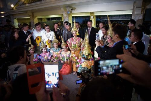 รมว.กก. ต้อนรับ "หมี เซี๊ยะ" เข้าสักการะพระพรหมเอราวัณ คืนความเชื่อมั่นนักท่องเที่ยวเอเชีย