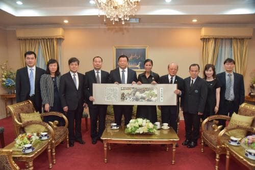 รองผู้ว่าการมณฑลเหอหนานเข้าเยี่ยมคารวะรัฐมนตรีว่าการกระทรวงการท่องเที่ยวและกีฬา