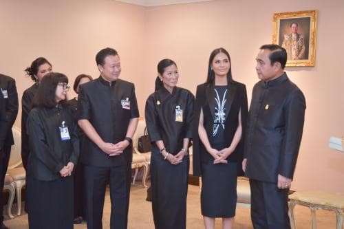 มิสยูนิเวิร์สไทยแลนด์ 2016 เข้าพบนายกรัฐมนตรี