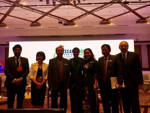 รัฐมนตรีว่าการกระทรวงการท่องเที่ยวและกีฬาร่วมเสวนาในการประชุมนานาชาติด้านเศรษฐกิจการค้าและ การท่องเที่ยวในงานฉลองความสัมพันธ์ 25 ปีอาเซียนและอินเดีย
