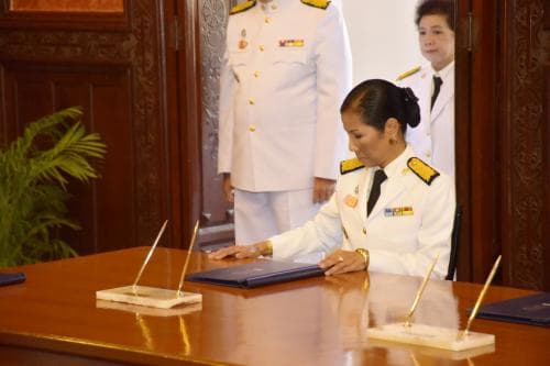 รัฐมนตรีว่าการกระทรวงการท่องเที่ยวและกีฬา เข้าร่วมพิธีตักบาตรถวายพระราชกุศลและลงนามถวายพระพร แด่สมเด็จพระนางเจ้าสิริกิติ์ พระบรมราชินีนาถ ในรัชกาลที่ 9 เนื่องในโอกาสมหามงคลเฉลิมพระชนมพรรษา 85 พรรษา 12 สิงหาคม 2560 