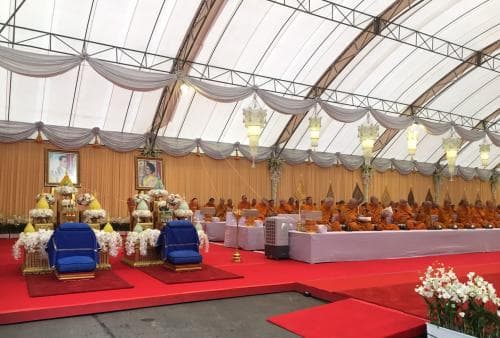 รัฐมนตรีว่าการกระทรวงการท่องเที่ยวและกีฬาเข้าร่วมพิธีมหามงคลอธิษฐานพระพุทธมนต์ถวายพระราชกุศลแก่พระบาทสมเด็จพระปรมินทรมหาภูมิพลอดุลยเดช