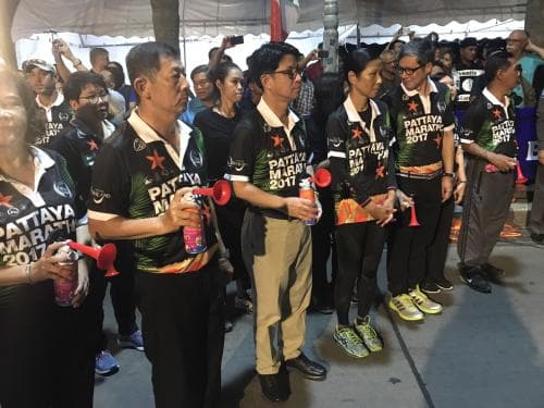 รัฐมนตรีว่าการกระทรวงการท่องเที่ยวและกีฬา เป็นประธานปล่อยตัวนักกีฬาในการแข่งขันพัทยามาราธอน ประจำปี 2560