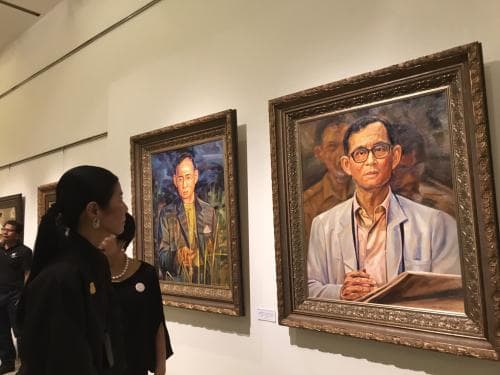 รมว.ท่องเที่ยวและกีฬา ส่งเสริมการท่องเที่ยวเชิงศิลปะ เชิญชวนชมนิทรรศการงานศิลปะอันทรงคุณค่า ภายใต้หัวข้อ " พระผู้เสด็จสู่ สวรรคาลัย" (King Bhumibol The Great)