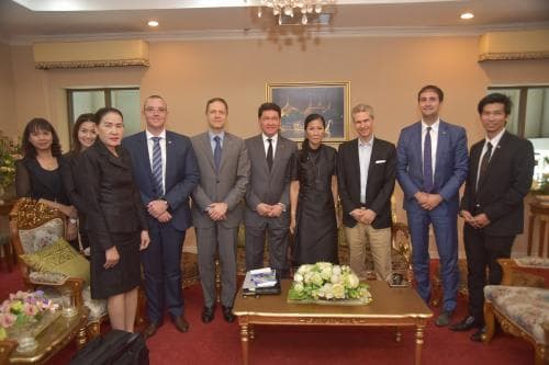 ผู้บริหารบริษัทไทยแลนด์ พริวิเลจ การ์ด เข้าพบ รมว.ท่องเที่ยวและกีฬาเพื่อรายงานผลการดำเนินการและเชิญเป็นวิทยากรบรรยายวิสัยทัศน์ด้านการท่องเที่ยวที่ฮ่องกง